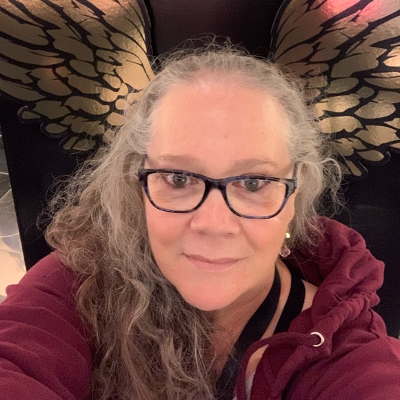 Meet your Posher, Caitlin - Picture 1 of 1